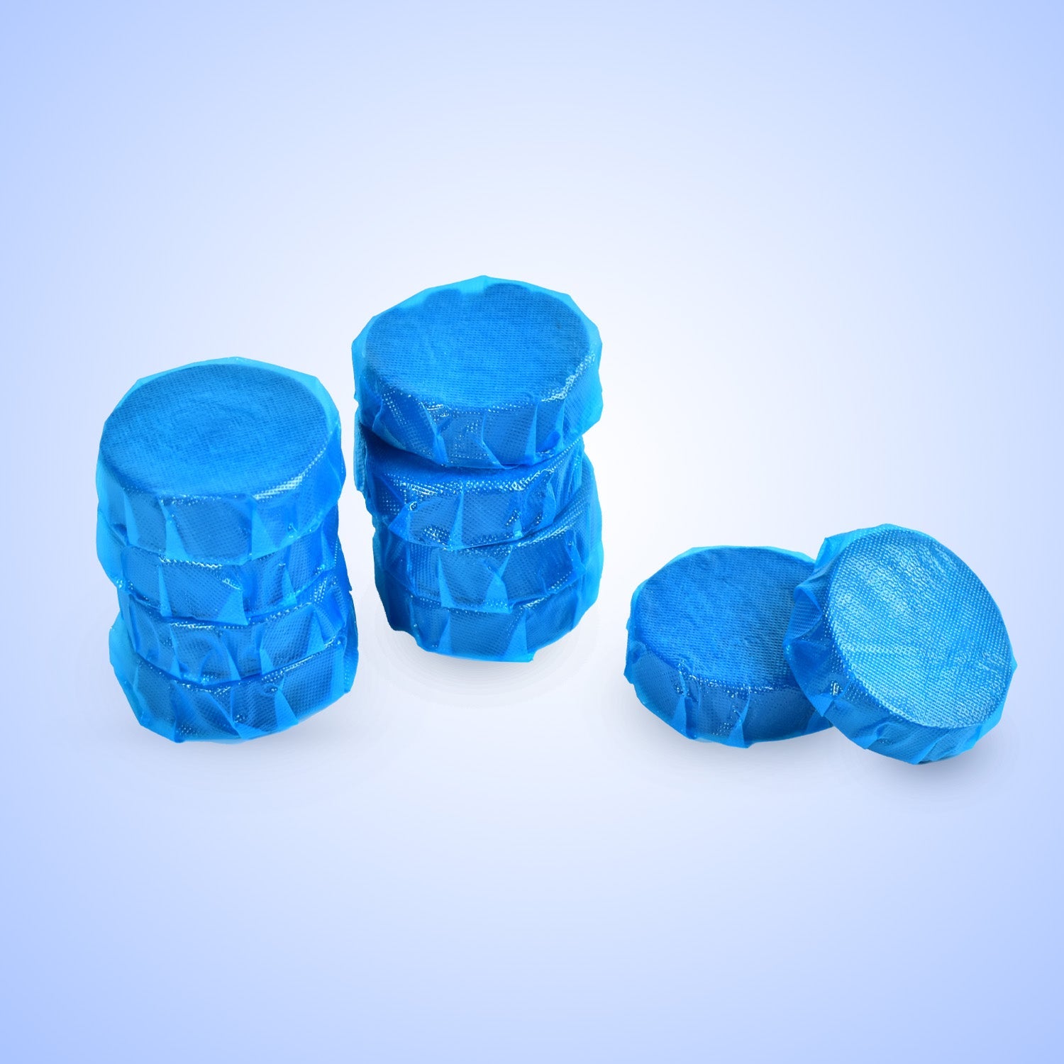Blue toilet bowl cleaner with powerful decontamination Blue toilet bowl cleaner with powerful decontamination